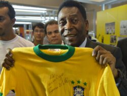 Pele, Legenda Sepakbola Brasil Meninggal Dunia