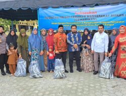 Pengendalian Inflasi, Pj. Bupati Aceh Besar dan DKP Aceh Bagikan 1 ton Ikan