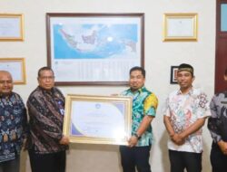 Pemkab Aceh Besar Terima Penghargaan dari Balai Bahasa Provinsi Aceh