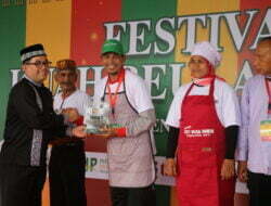 Bakri Siddiq di Festival Kuah Beulangong Kampung Abdi