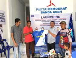 Bangkitkan Semangat Anak Muda, Isnaini Husda Bantu Peralatan Olahraga