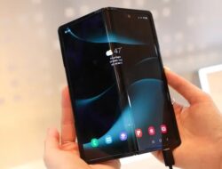 Samsung Pamer Prototipe HP Layar Lipat yang dapat Diputar 360 Derajat