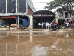 Ruas Jalan Pasar Lambaro Tergenang, Para Pedagang Kami Sudah Lelah Berteriak