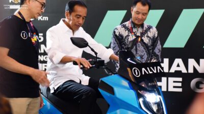 Presiden Joko Widodo secara resmi membuka pameran otomotif IIMS 2023