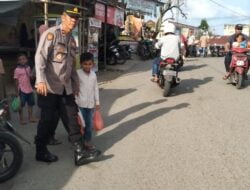 Personel Polsek Kembang Tanjung Lakukan Pengamanan Pasar Tumpah