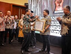 Pemkab Aceh Besar Terima Paritrana Award 2022