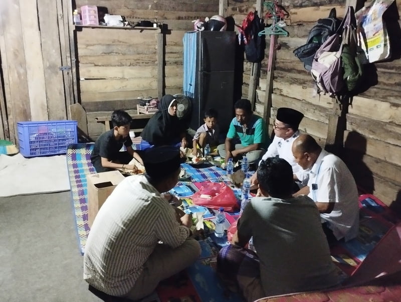 Saat Bakri Siddiq Sahur bersama Warga Duafa di Alue Naga