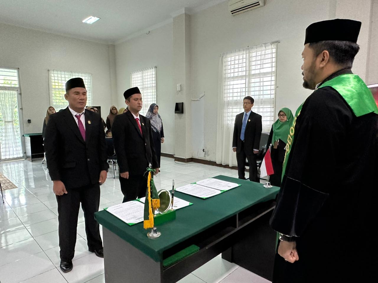 Ketua Mahkamah Syar’iyah Jantho Angkat Sumpah dan Lantik Dua Panitera