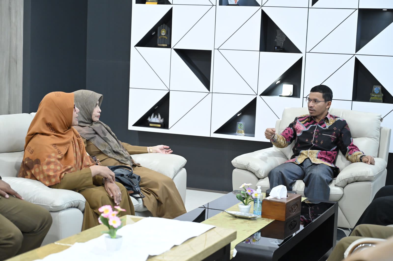 Sikapi Maraknya Eksploitasi Anak, Ketua DPRK Banda Aceh Panggil Dinas Terkait