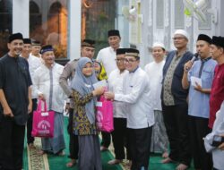 Bakri Siddiq Bagikan Paket Lebaran untuk Anak Yatim Piatu Kampung Kramat