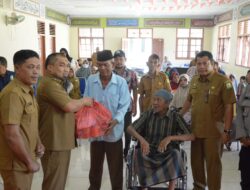Pj Bupati Aceh Besar Antar Bantuan Kursi Roda untuk Penyandang Disabilitas