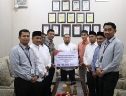 Disaksikan Pj Bupati, Baitul Mal Aceh Besar Terima Zakat Karyawan Bank Aceh Syariah Cabang Jantho