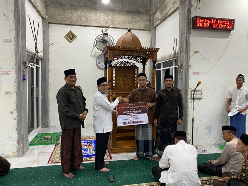 Malam 27 Ramadan, Bakri Siddiq Sambangi Masjid Al Muhyi Pango Deah