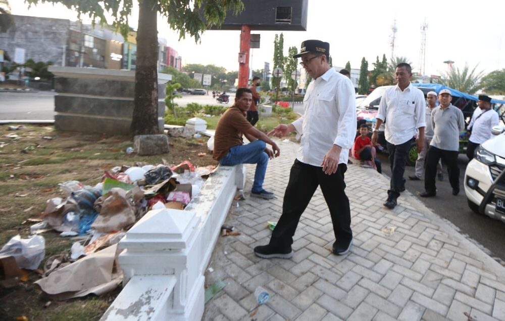 Hari Pertama Ngantor, Bakri Siddiq Bersihkan Kota bersama Pasukan Oranye