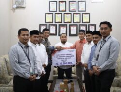Bank Aceh Syariah Cabang Jantho Serahkan Zakat Kayawan ke Baitul Mal Aceh Besar