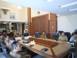 Melalui Zoom Meeting – Pj Bupati dan Sekda Aceh Besar Ikuti Rakor Pengendalian Inflasi Daerah