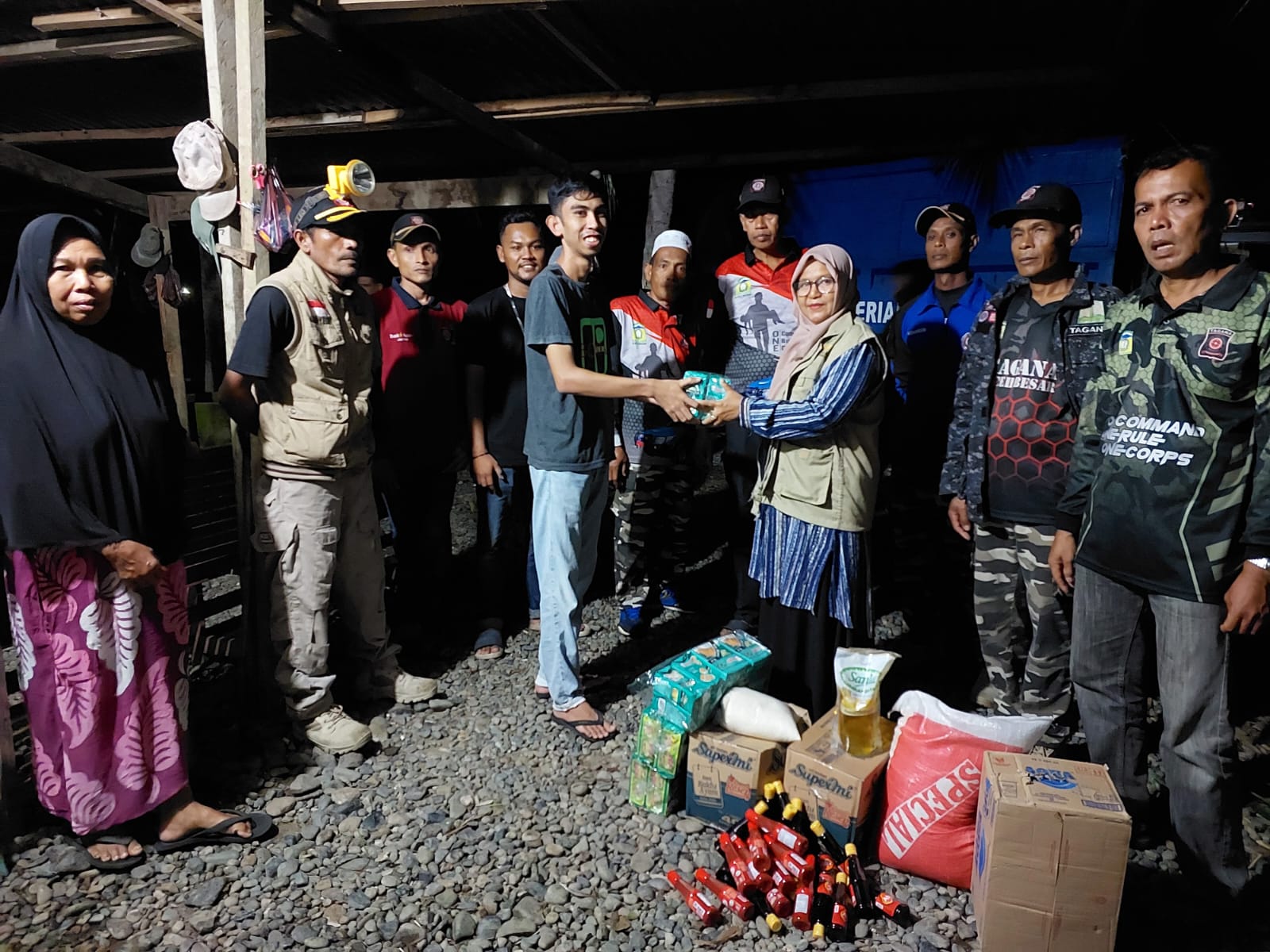 Tak Menunggu Lama, Pemkab Aceh Besar Antar Bantuan Masa Panik untuk Korban Angin Kencang di Kuta Cot Glie