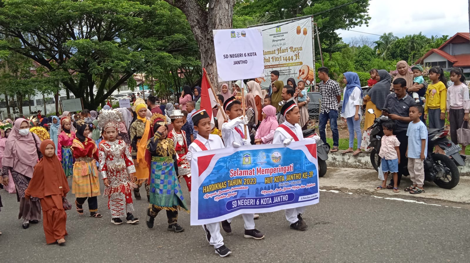 Pawai Ribuan Pelajar Warnai Peringatan HUT ke-39 Kota Jantho