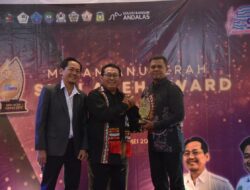 Pj Bupati Aceh Besar Terima SMSI Award Kategori Figur Peduli Ketahanan Pangan dan Kesejahteraan Petani