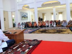 Ustadz Masrul Aidi Kembali Isi Kajin Rutin di Meuligoe Bupati Aceh Besar
