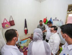 Pemko Bawa Warga yang Sakit Ke RSU Meuraxa