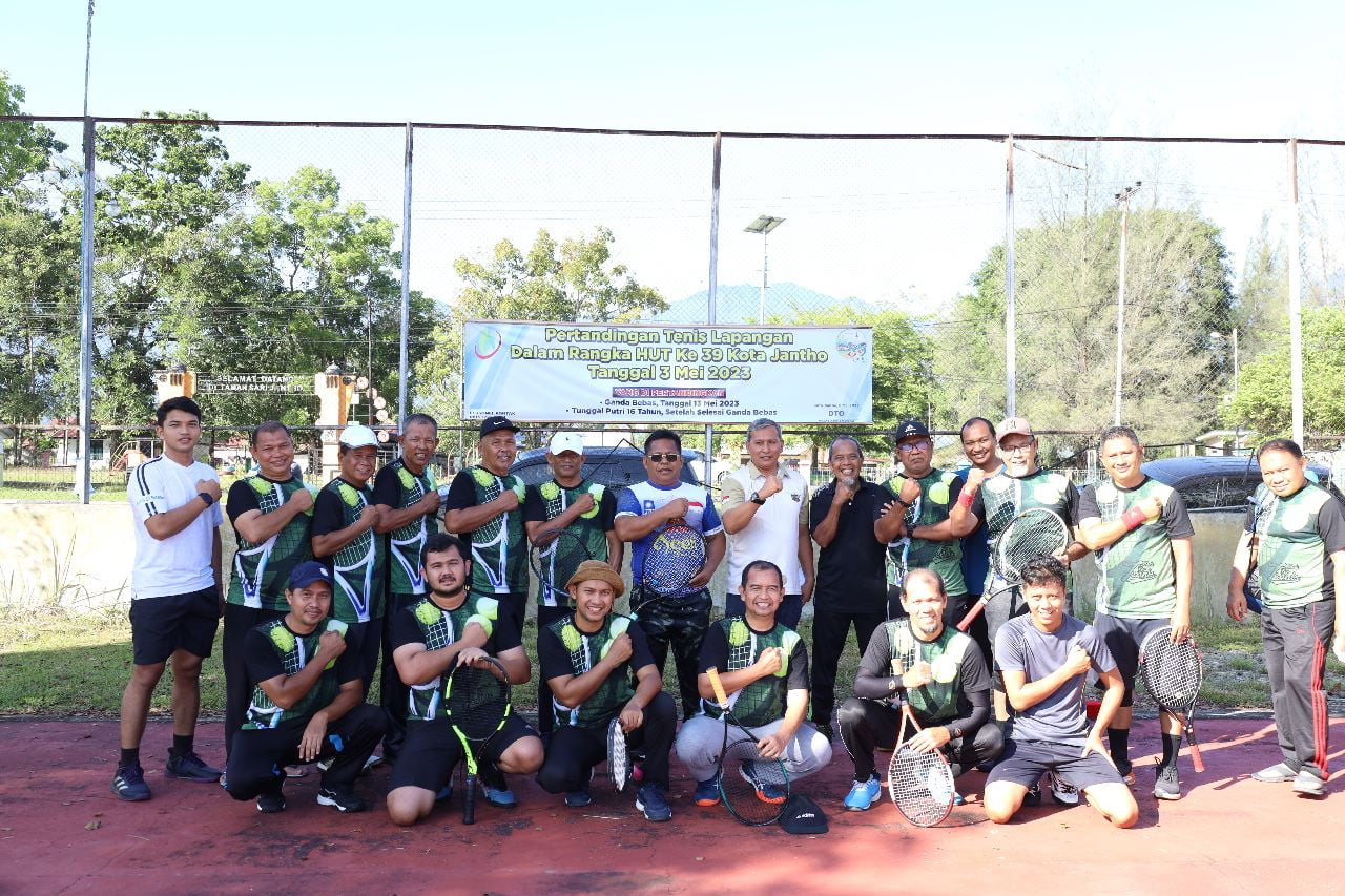 Buka Turnamen Tenis HUT ke-39 Kota Jantho, Pj Bupati Aceh Besar Minta Pemian Bertanding Sportif