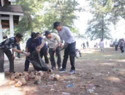 Program Satu Jam Bersih Pantai Aceh Besar Berlanjut di Ujong Batee