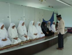 Peusijuek Calon Jamaah Haji, Lukman: Jaga Kesehatan Agar Fokus Menjalankan Ibadah di Tanah Suci