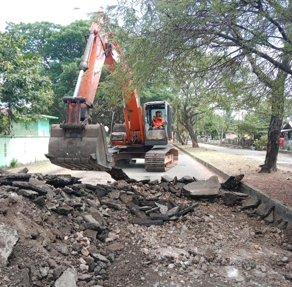 Dinas PUPR Banda Aceh Lakukan Pemeliharaan Jalan Kartika
