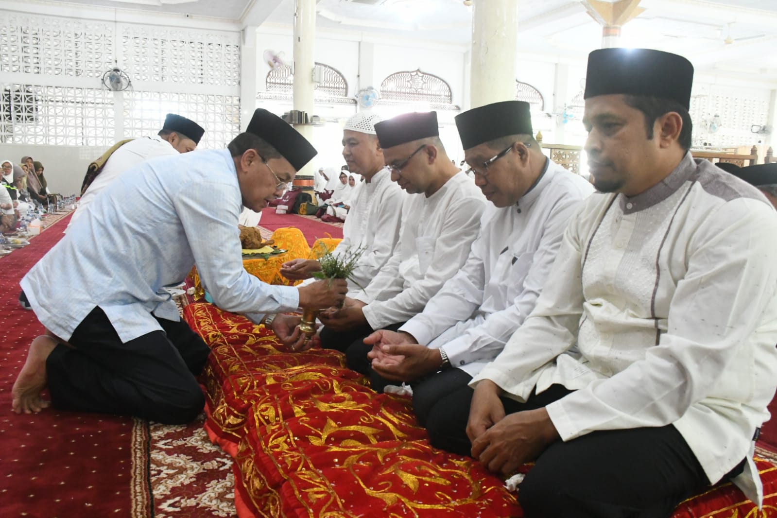 Pemko Banda Aceh Lepas dan Peusijuk 510 Jemaah Calon Haji Menuju Tanah Suci
