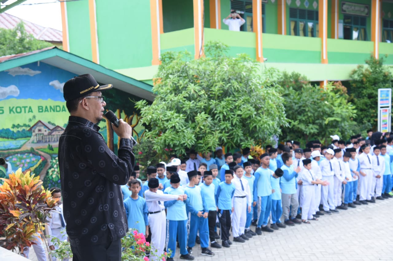 Anggota DPRK Membuka kegiatan Ekstrakurikuler di MIN 5 Banda Aceh