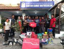 Pemkab Aceh Besar, Serahkan Bantuan Masa Panik untuk Korban Kebakaran Ruko di Baitussalam