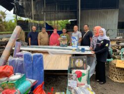 Pemko Banda Aceh Serahkan Bantuan Masa Panik Korban Kebakaran di Gampong Jawa