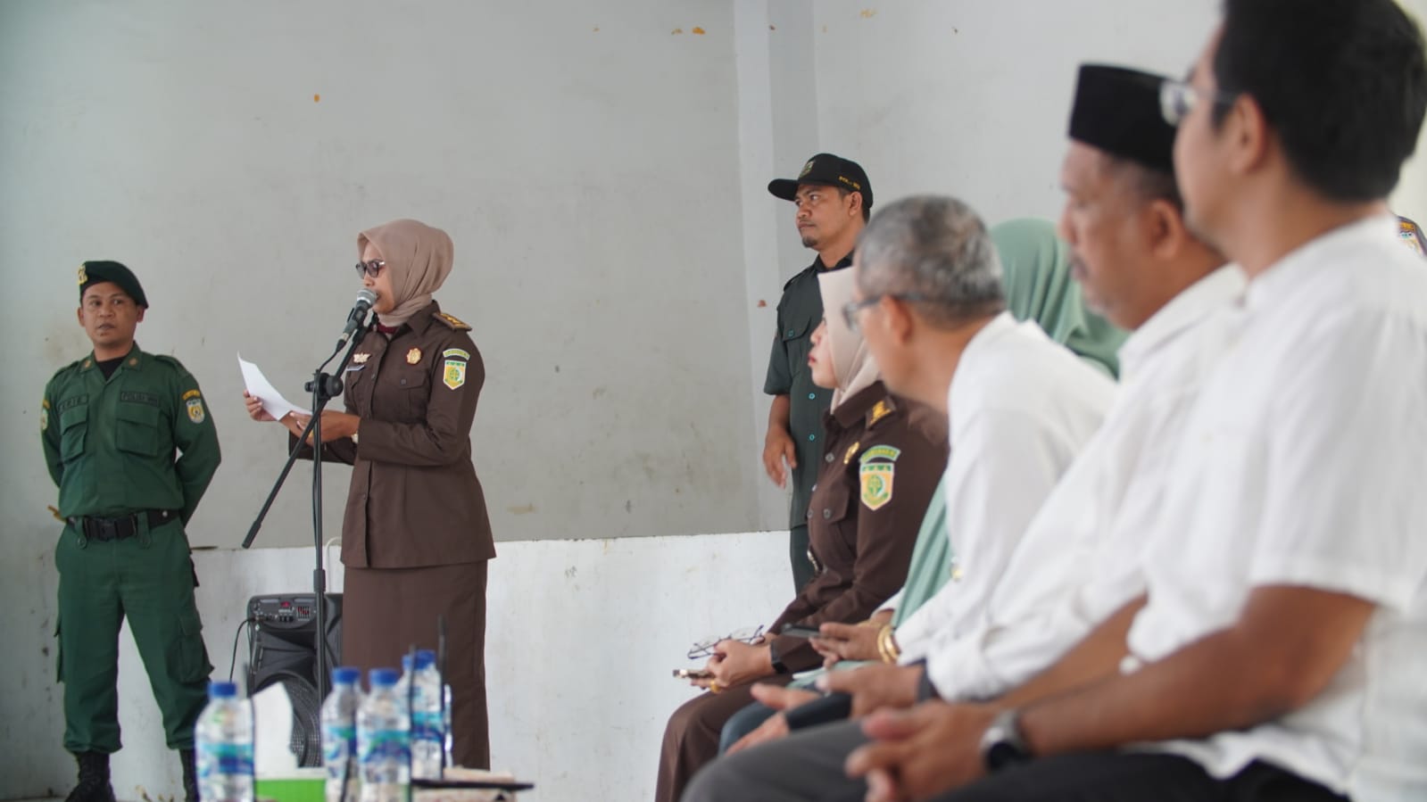 Terbukti Berikhtilat Sepasang Muda Mudi Dihukum 25 kali Cambukan