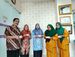 Disdukcapil Serahkan 103 Keping KIA untuk TK Cut Meutia