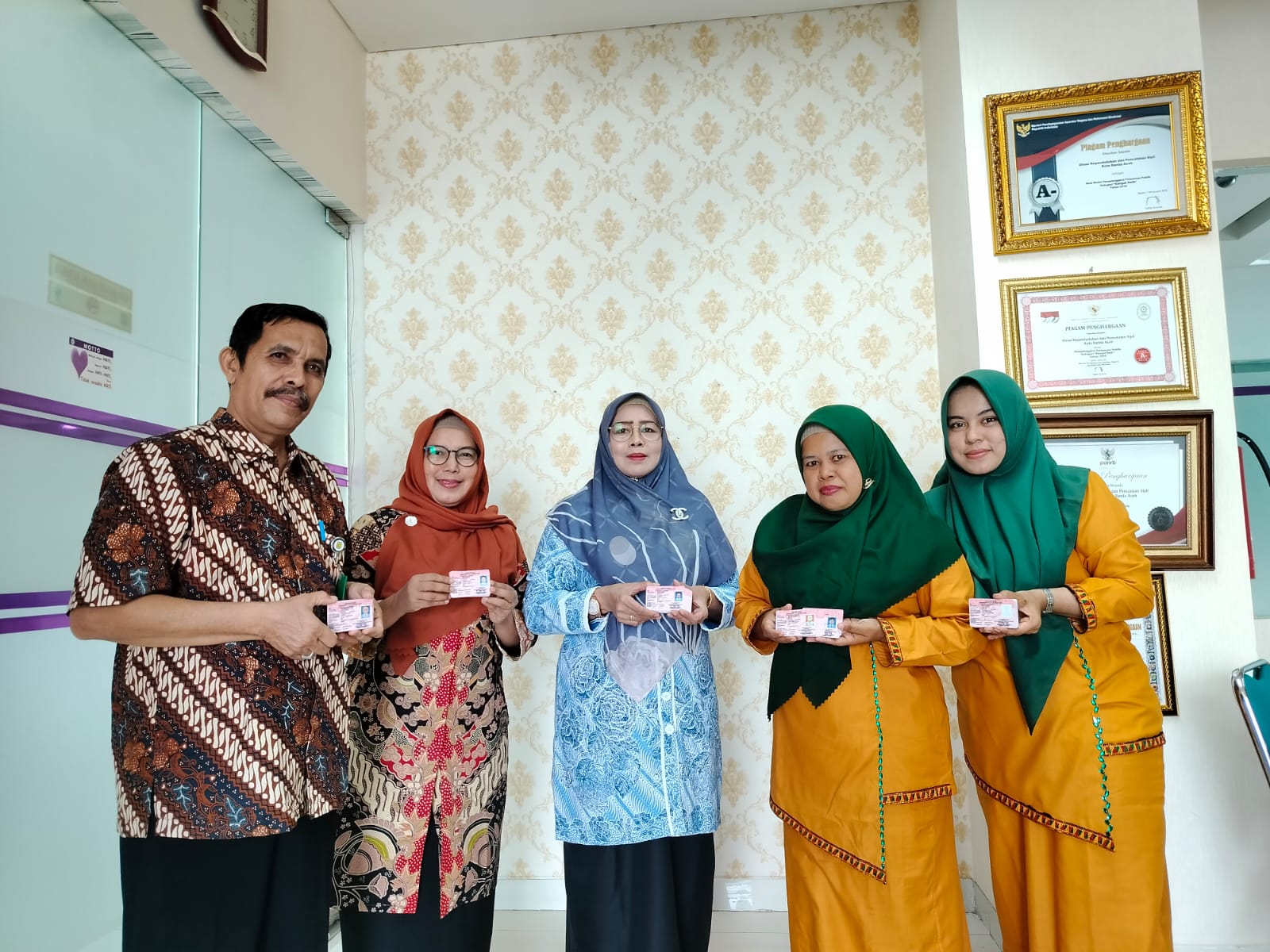 Disdukcapil Serahkan 103 Keping KIA untuk TK Cut Meutia