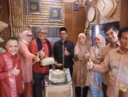 Usai Buka Rakerda Dekranasda dan Pameran Unggulan, Sekda Aceh Cicipi Cagruk di Stand Aceh Besar