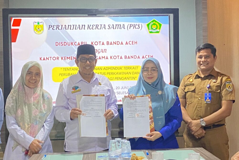 Kadisdukcapil Tanda Tangan PKS dengan Kakan Kemenag Kota Banda Aceh