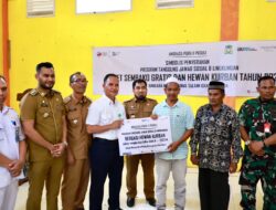 Pj Bupati Aceh Besar Bersama Angkasa Pura II Serahkan 700 Paket Sembako Gratis dan Hewan Kurban kepada Warga