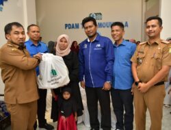 Pj Bupati Aceh Besar Bersama Dirut PDAM Tirta Mountala Serahkan Bantuan Sosial untuk Lansia Miskin dan Balita Stunting