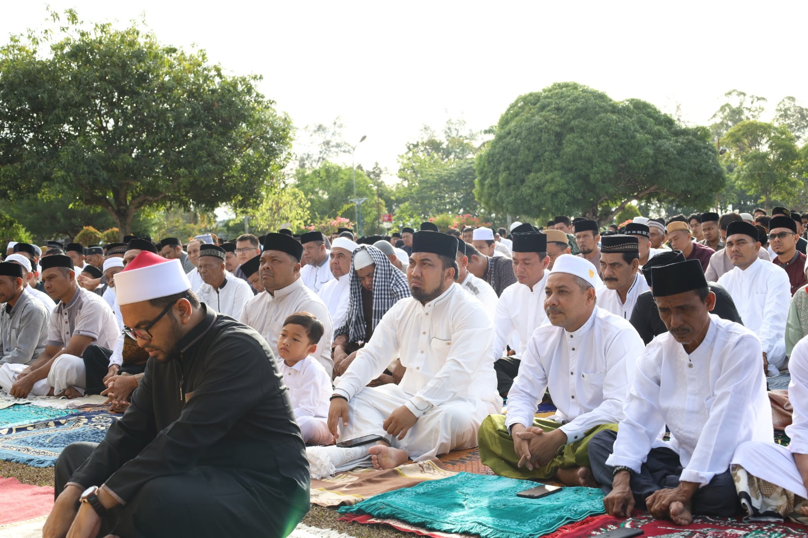 Pj Bupati Aceh Besar Shalat Idul Adha Bersama Ribuan Masyarakat di Masjid Al Munawwarah Kota Jantho