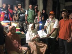 Pemkab Aceh Besar Serahkan Bantuan Masa Panik untuk Korban Kebakaran di Kuta Baro