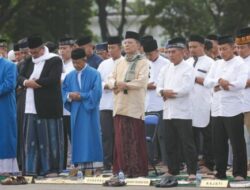 Penjabat Gubernur dan Sekda Aceh Shalat Ied di Blang Padang