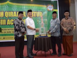 Pj Gubernur Aceh Tutup MQK se-Aceh, Serahkan Piala Juara Umum untuk Aceh Besar