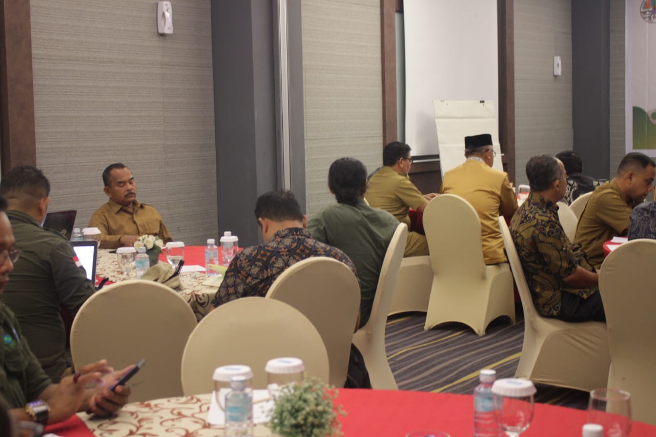 Wakili Pj Bupati, Asisten II Aceh Besar Hadiri Rapat Pembahasan Strategi Jangka Panjang Penanganan Interaksi Negatif Antara Manusia dan Gajah
