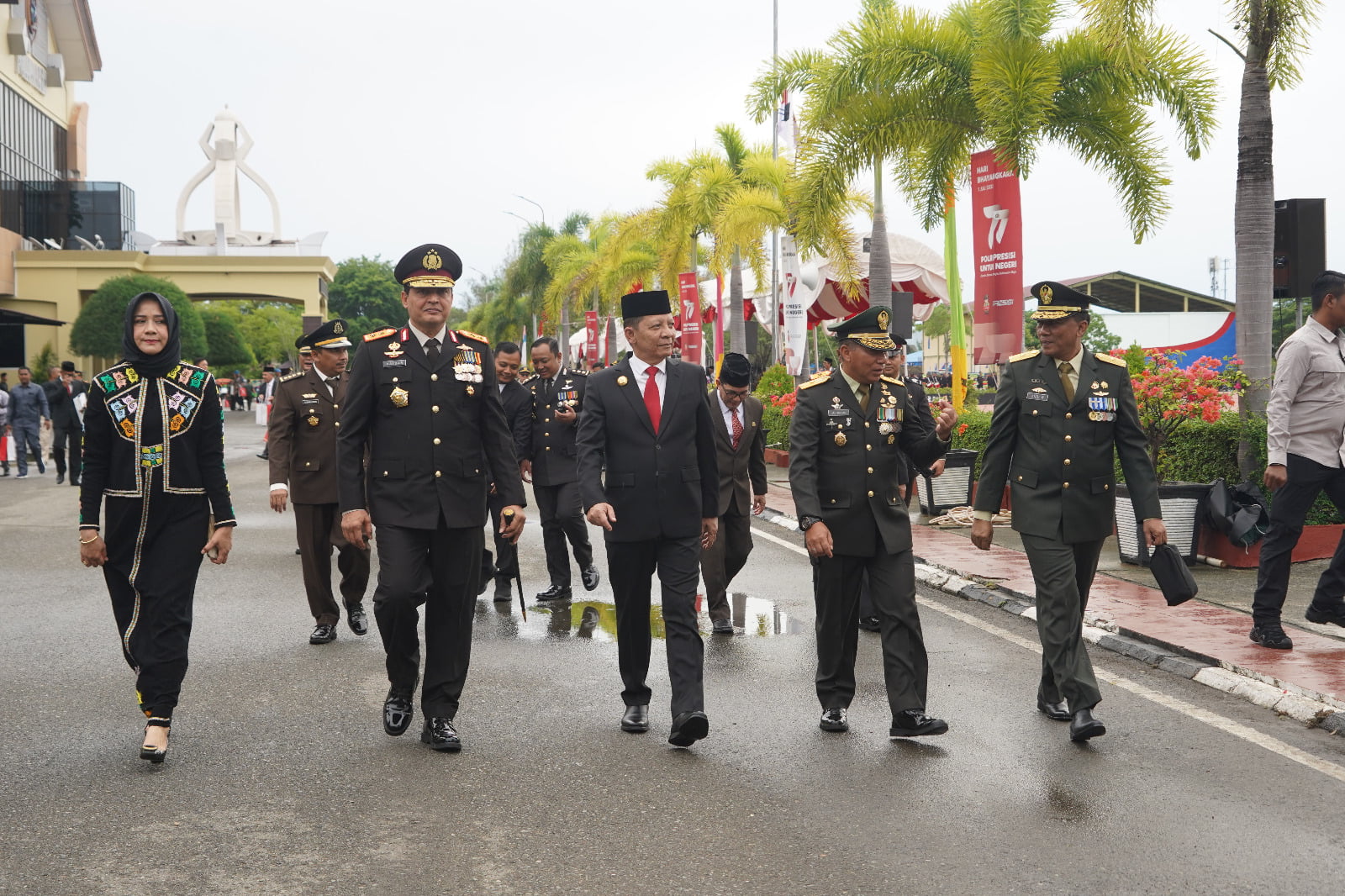 Kasdam IM mewakili Pangdam IM Hadiri Upacara sekaligus Acara Syukuran Peringatan Hari Bhayangkara Polri Ke-77 Tahun 2023 di Mapolda Aceh.