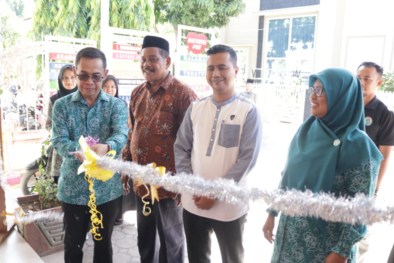 Pj Ketua TP-PKK Aceh Besar Resmikan RGG Gampong Lubok Batee Ingin Jaya