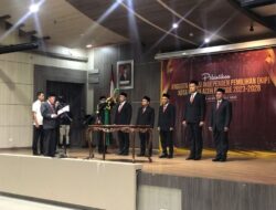 Plh Wali Kota Banda Aceh Lantik 5 Anggota KIP Periode 2023-2028