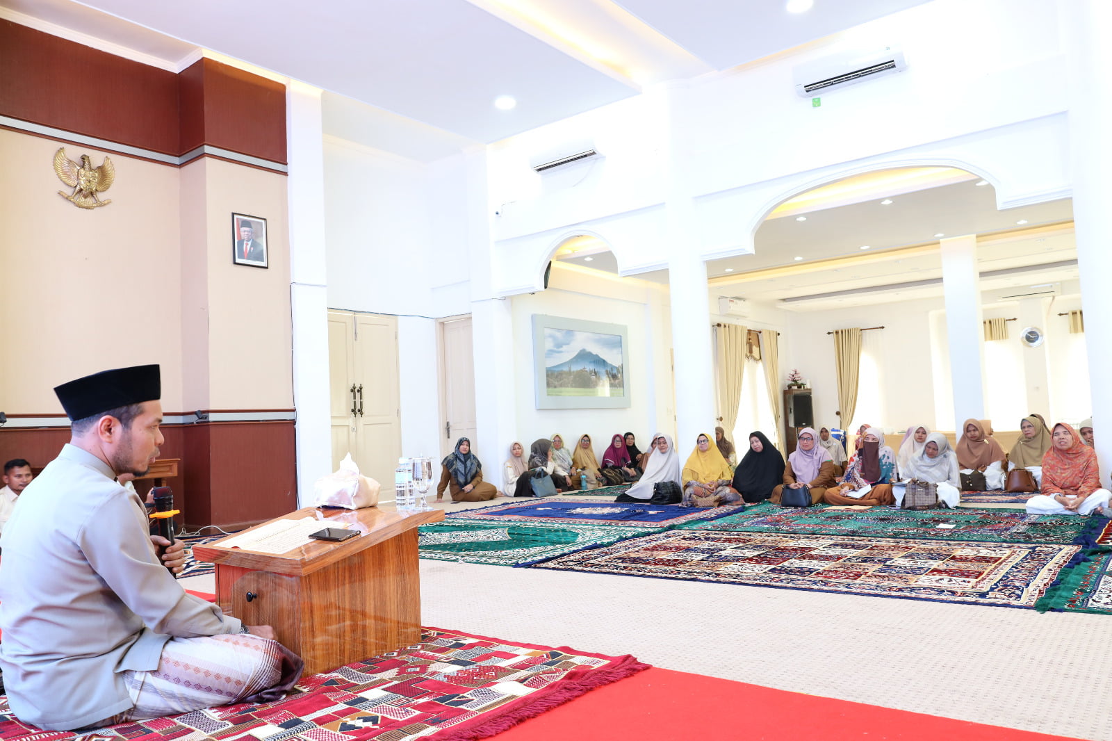 Pengajian Rutin TP PKK Aceh Besar, Ustadz Masrul Aidi Bahas Kewajiban Seorang Istri Terhadap Suami Dalam Islam
