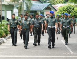 Pangdam IM didampingi Kapoksahli Pandam IM meninjau Markas Polisi Militer Kodam IM.